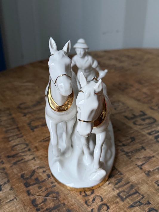 Handcrafted porcelain figurine from Bavaria 🇩🇪 Handgjord porslinsfigur från Bavaria 🇩🇪