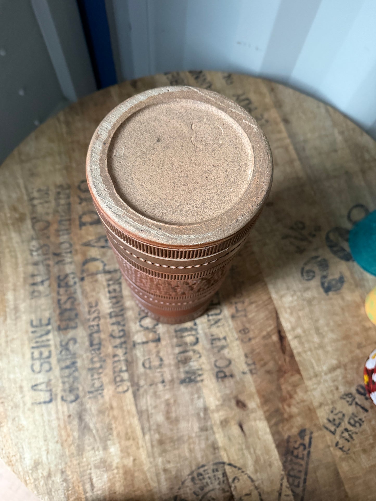 Large vintage ceramic vase in brown tone – handcrafted with textured pantern