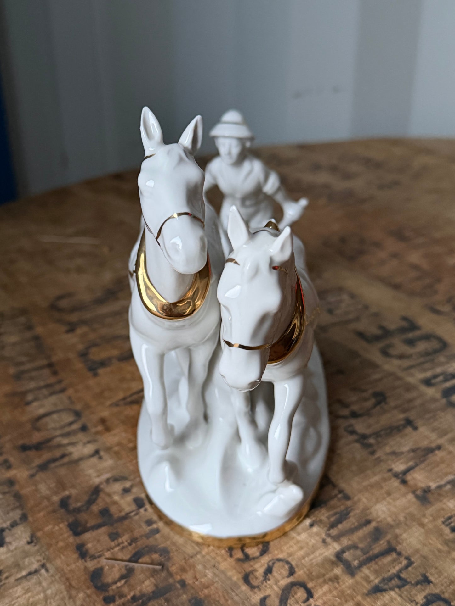 Handcrafted porcelain figurine from Bavaria 🇩🇪 Handgjord porslinsfigur från Bavaria 🇩🇪