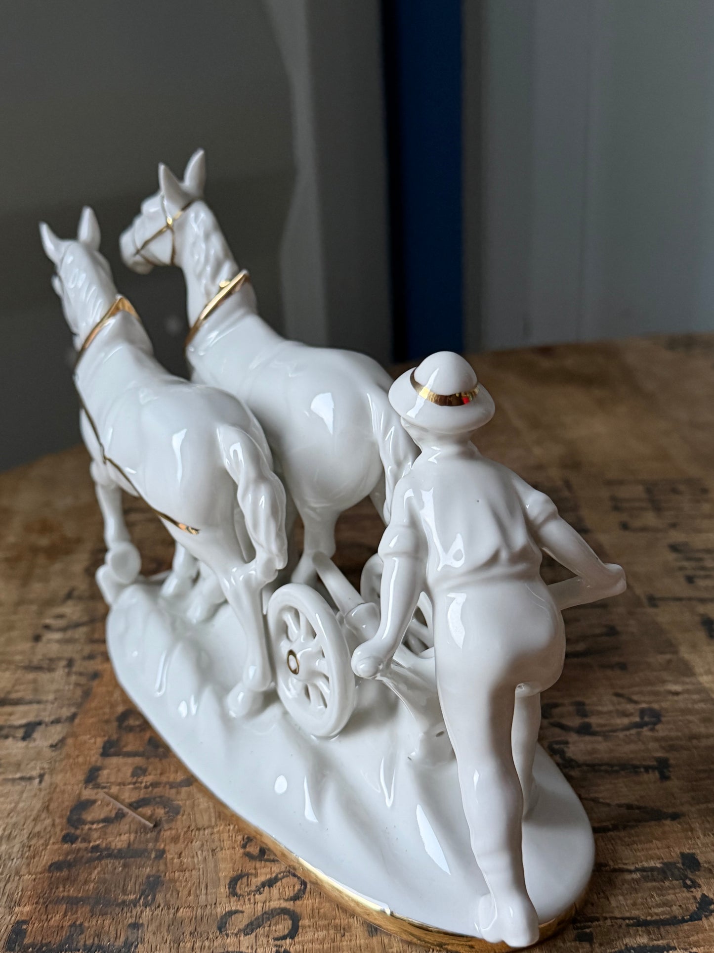 Handcrafted porcelain figurine from Bavaria 🇩🇪 Handgjord porslinsfigur från Bavaria 🇩🇪