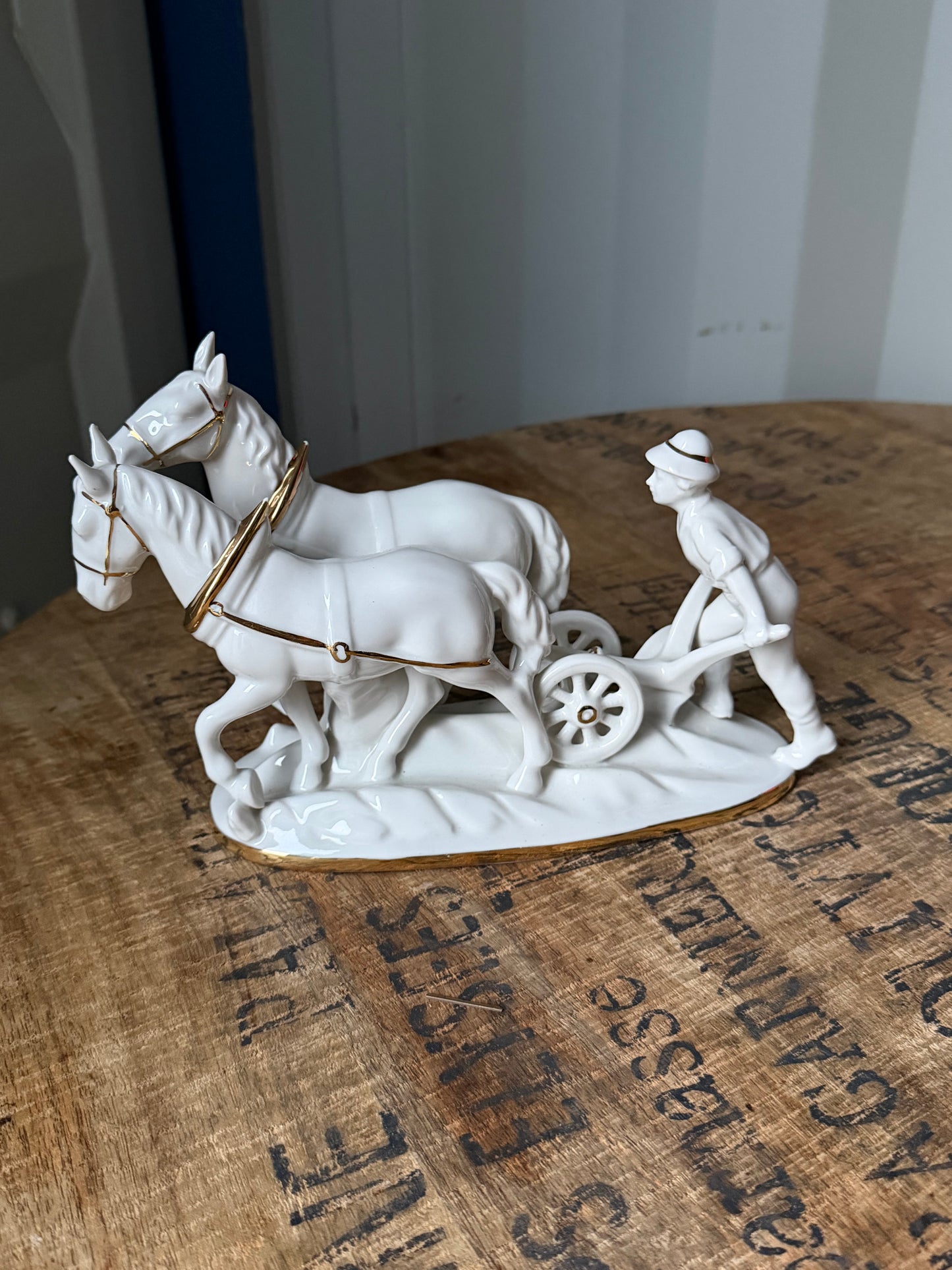 Handcrafted porcelain figurine from Bavaria 🇩🇪 Handgjord porslinsfigur från Bavaria 🇩🇪