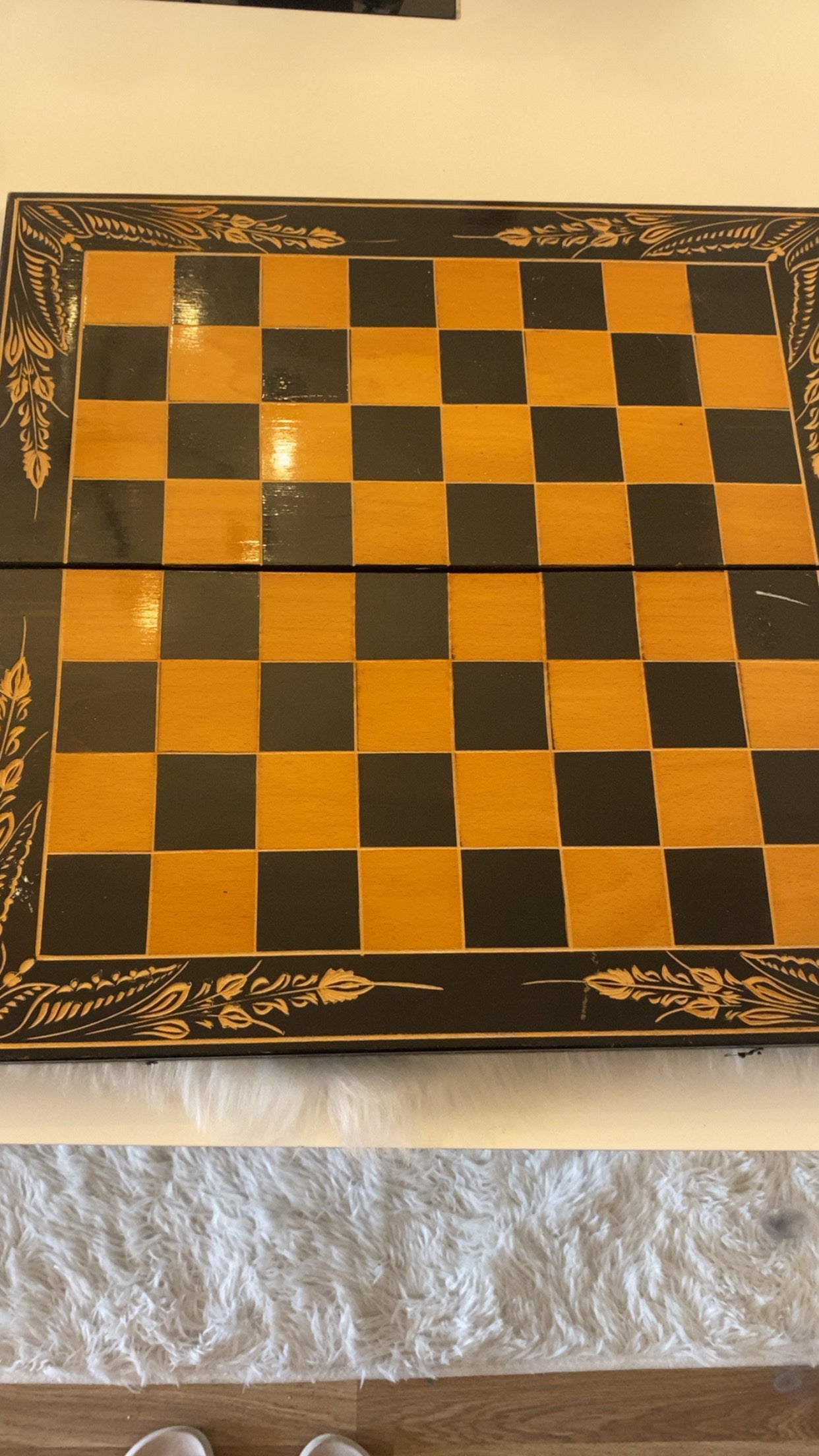 Handcrafted Antique Wooden Chess Set – Vintage Collectible”