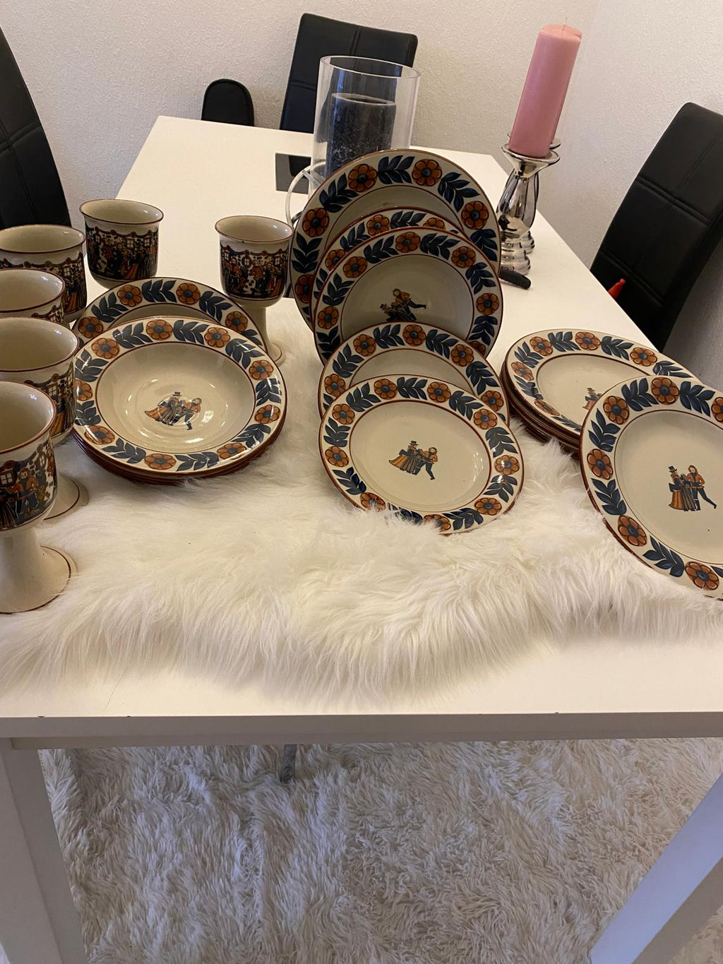 Svenskt keramikset från Höganäs Gille – En tidlös klassiker .. Swedish Ceramic Set from Höganäs Gille – A Timeless Classic