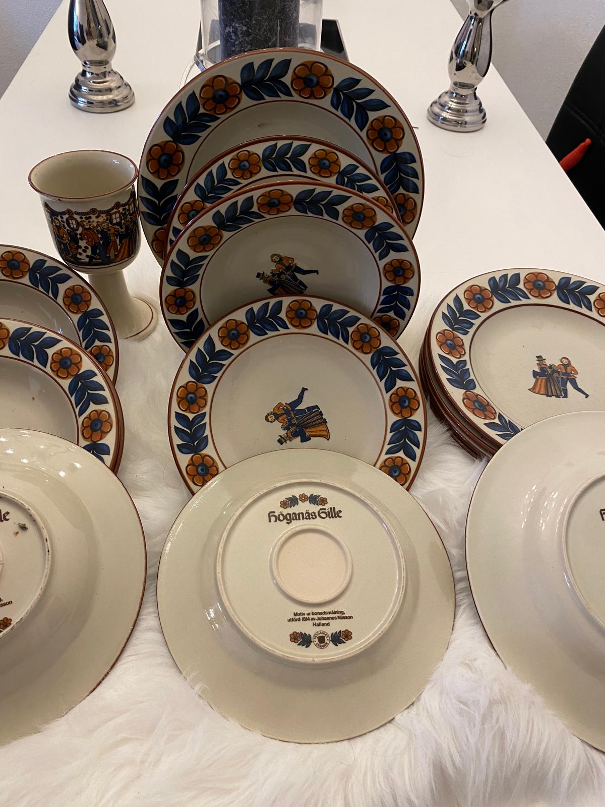 Svenskt keramikset från Höganäs Gille – En tidlös klassiker .. Swedish Ceramic Set from Höganäs Gille – A Timeless Classic